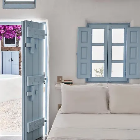 2 Bedroom Charming With Outdoors Jacuzzi Vakantiehuis Megalochori (Santorini)