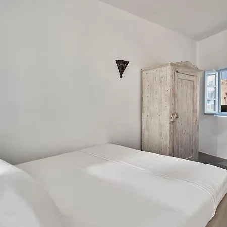2 Bedroom Charming With Outdoors Jacuzzi Vakantiehuis Megalochori (Santorini)