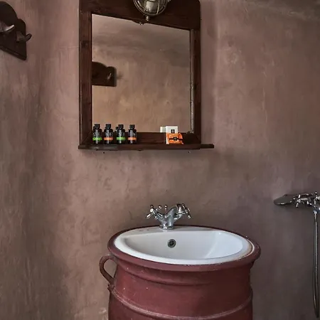 2 Bedroom Charming With Outdoors Jacuzzi Vakantiehuis *