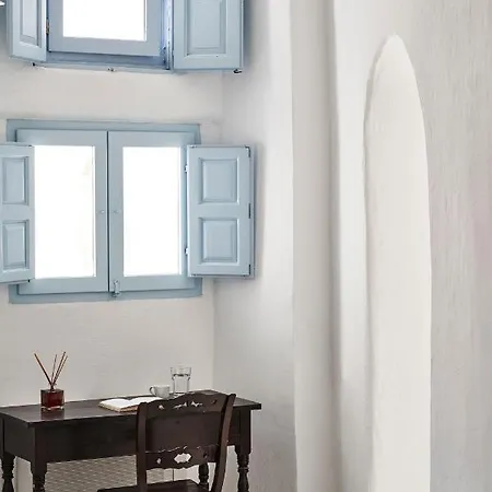 2 Bedroom Charming With Outdoors Jacuzzi Vakantiehuis Megalochori (Santorini)