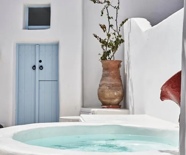 2 Bedroom Charming With Outdoors Jacuzzi *