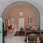 2 Bedroom Charming With Outdoors Jacuzzi