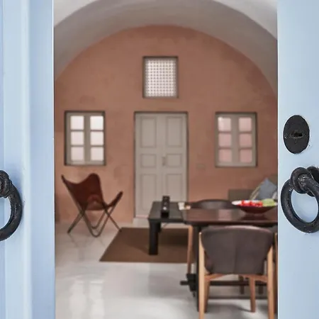 2 Bedroom Charming With Outdoors Jacuzzi Holiday home Megalochori (Santorini)