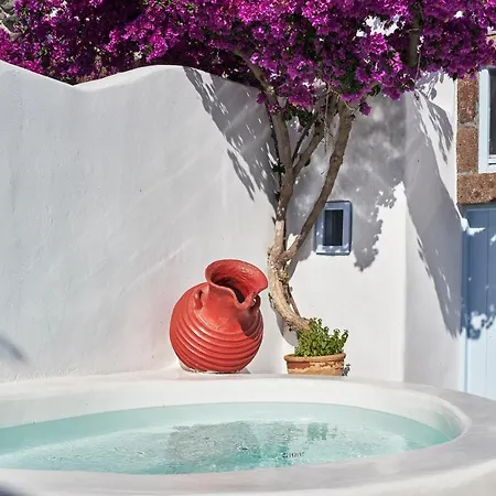 Tatil Evi 2 Bedroom Charming With Outdoors Jacuzzi Megalochori (Santorini)