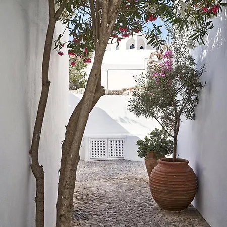 2 Bedroom Charming With Outdoors Jacuzzi Holiday home Megalochori (Santorini)