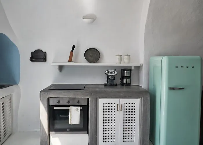 2 Bedroom Charming With Outdoors Jacuzzi * Megalochori (Santorini)